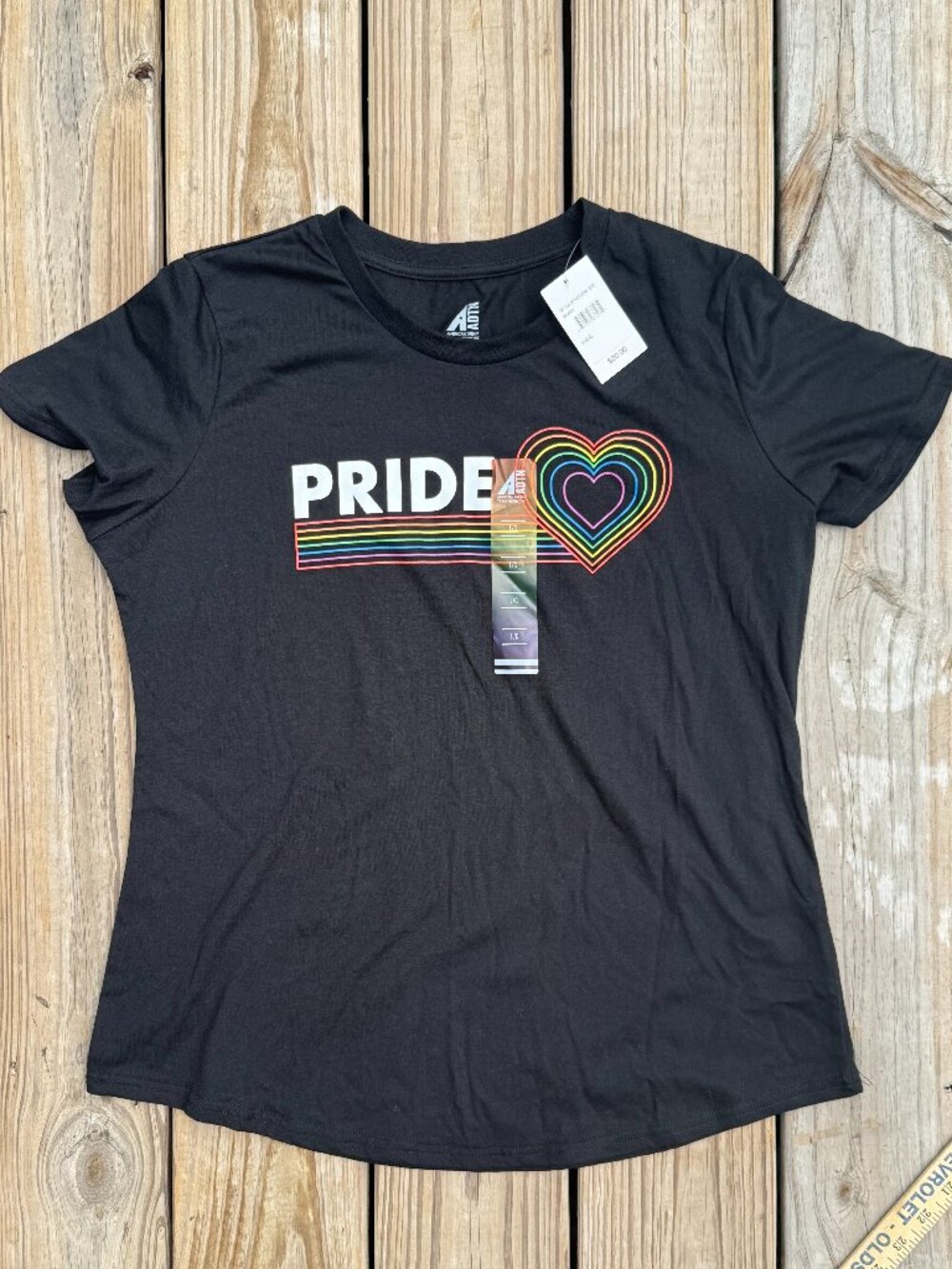 NWT Pride Rainbow Heart Graphic Tee LGBTQ Y2K Streetwear Festival Top L 3931